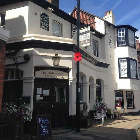 The Olde Swan Hotel Chertsey Exterior photo