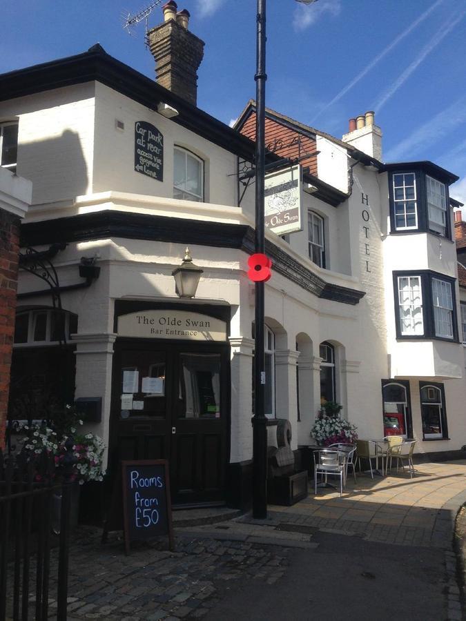 The Olde Swan Hotel Chertsey Exterior photo